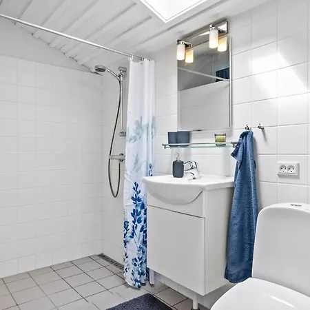 2 Bedroom Stunning In *